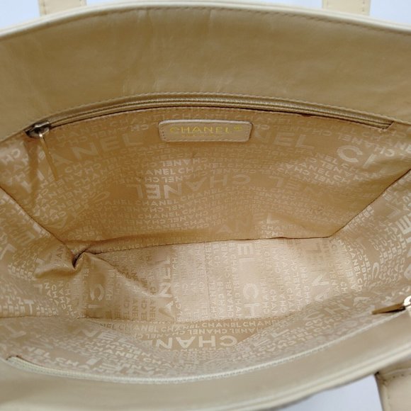 Chanel East West Chocolate Bar Patent Leather Handbag Yellow - Picture 8 of 9